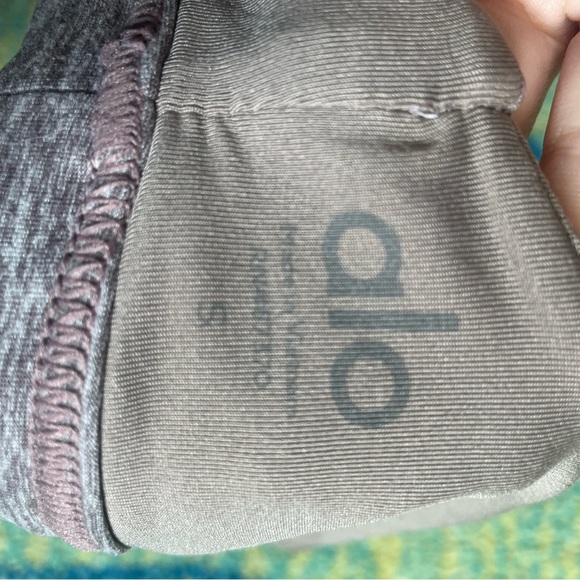 ALO Yoga Alosoft Keyhole Lounge Bra in Taupe - Picture 4 of 6